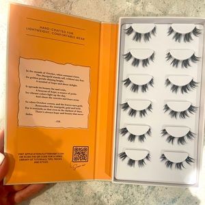 Flutterhabit LE Marigold Box